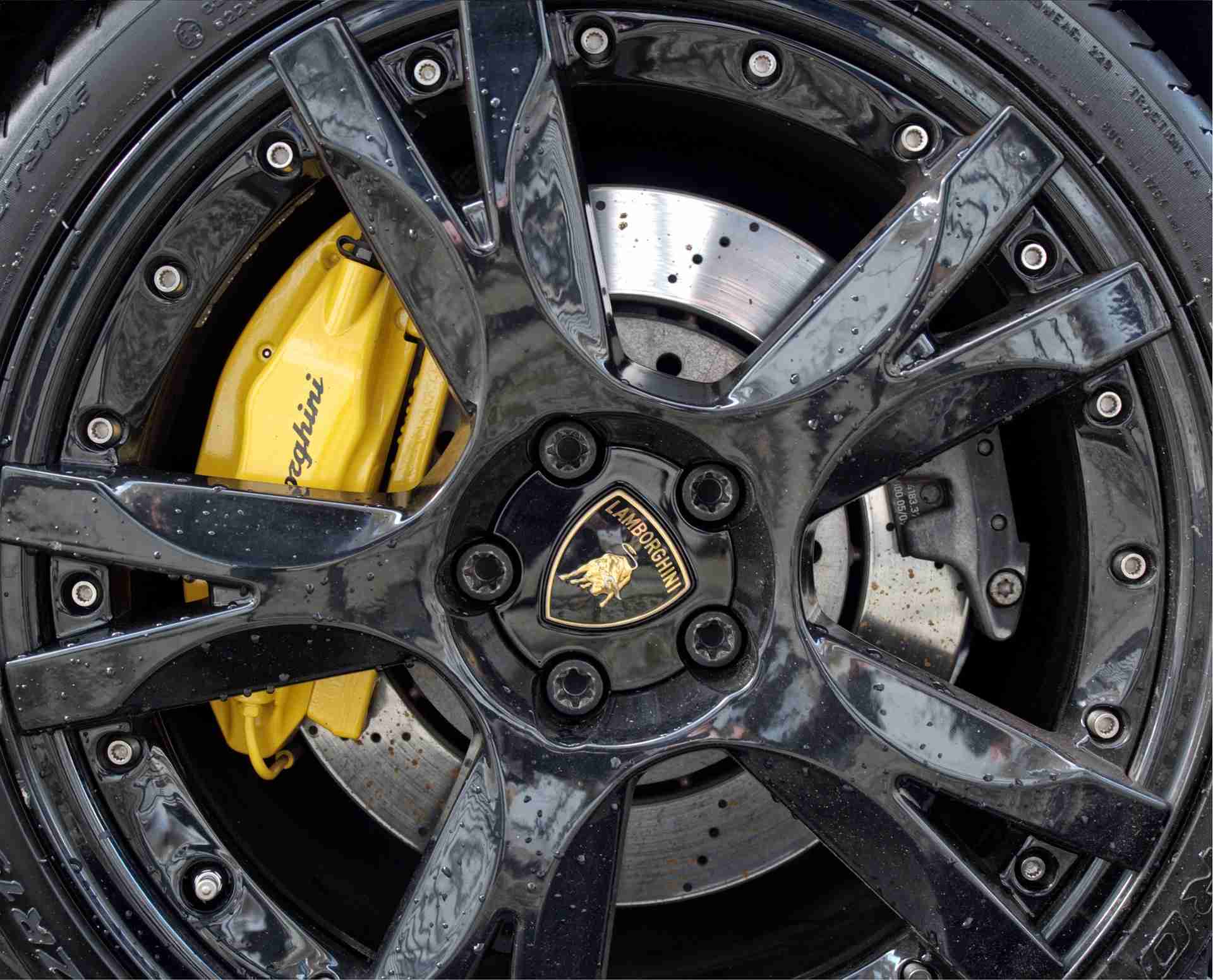 Restore Your Car’s Beauty: Immaculate Repairs Offers Premier Car Dent Repair in Spalding and Alloy Wheel Repair in Cambridge