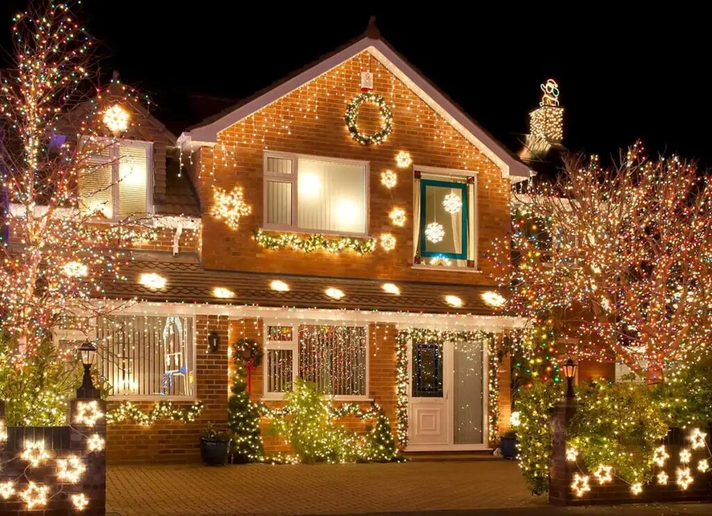 Holiday Light Installation Cost: A Comprehensive Guide
