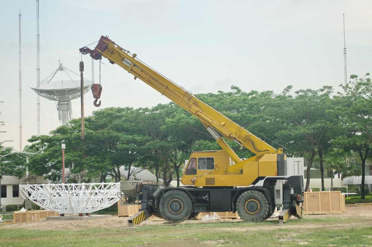Reliable Crane Service: Raising the Bar in Lifting Solutions