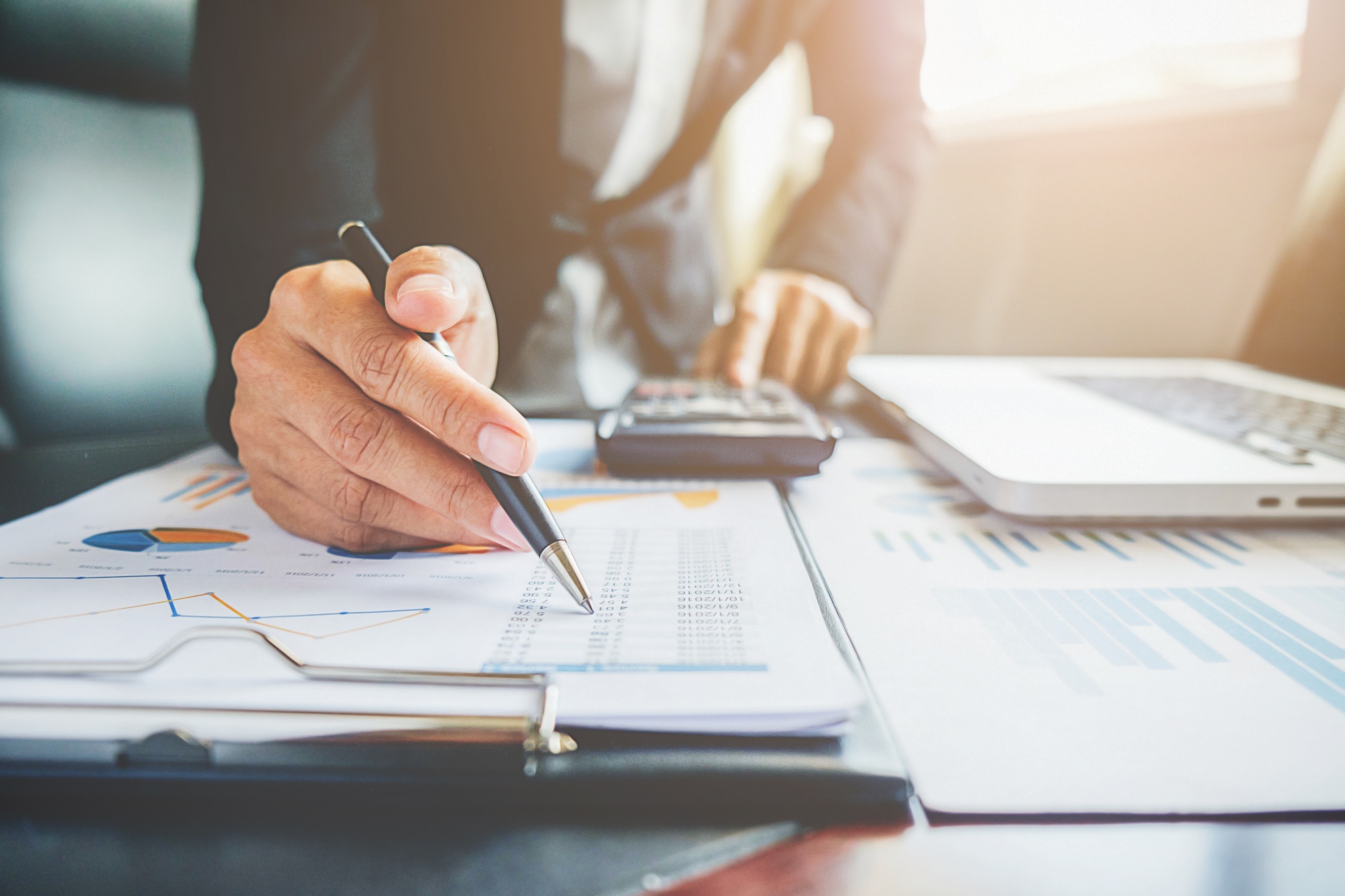 Enhance Your Skills with a Specialized Accounting Course
