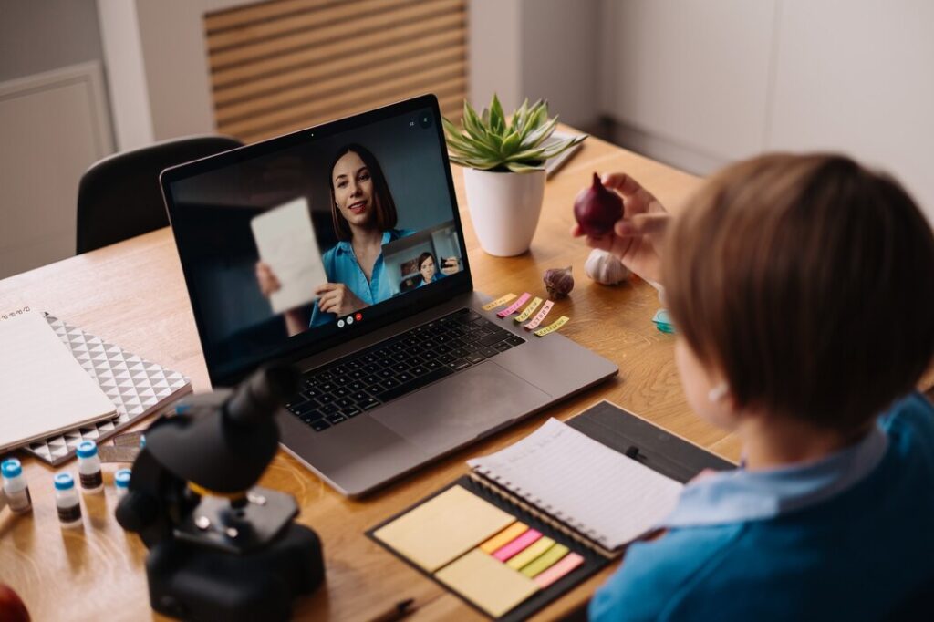 How AI Is Changing Online Education in 2025