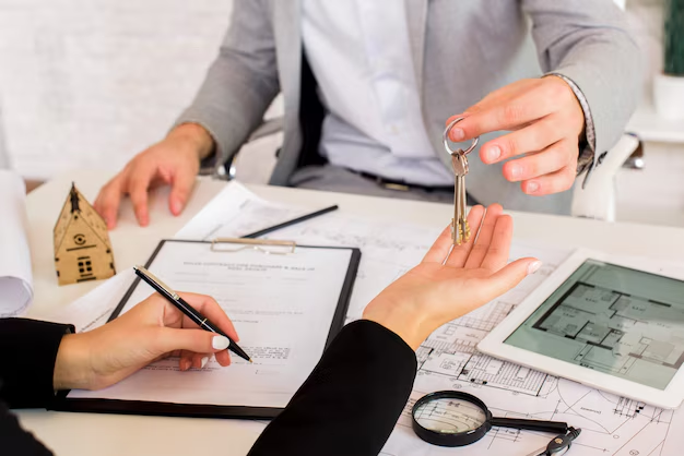 Investment Benefits of Buying a 2 BHK Flat in Noida