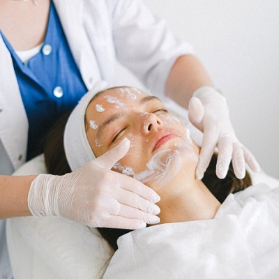Cold Peel in Winter: Why It’s the Best Season for the Treatment