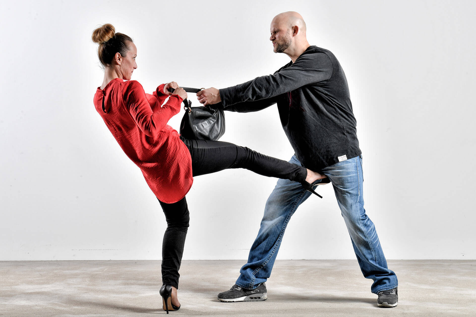 Effektive Selbstverteidigung mit einem Selbstverteidigungstrainer und Pure Krav Maga