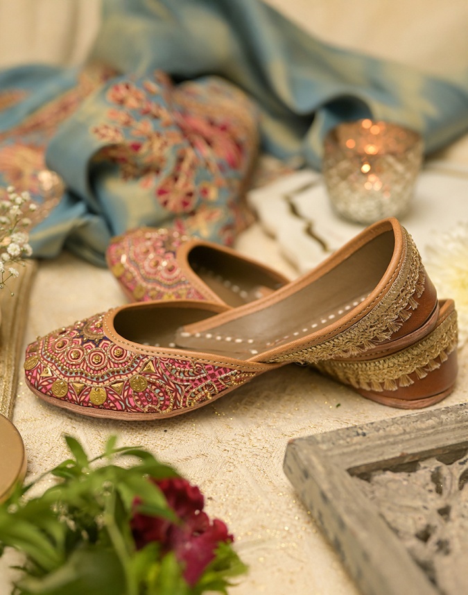 The Enduring Allure of Gulbhahar Juttis: A Magnificent Synthesis of Tradition and Craftsmanship