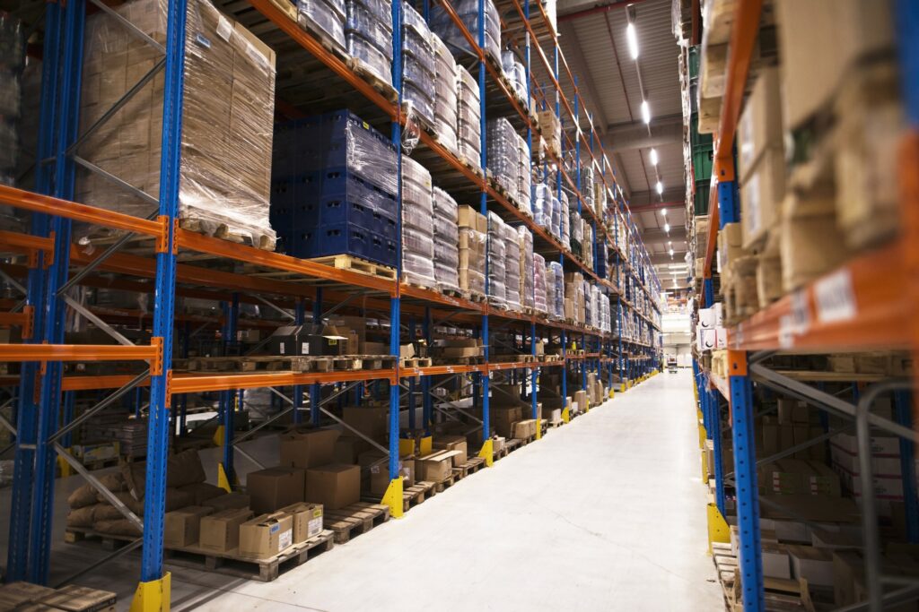 How a Warehouse Rack Manufacturer Can Help Reduce Warehouse Costs