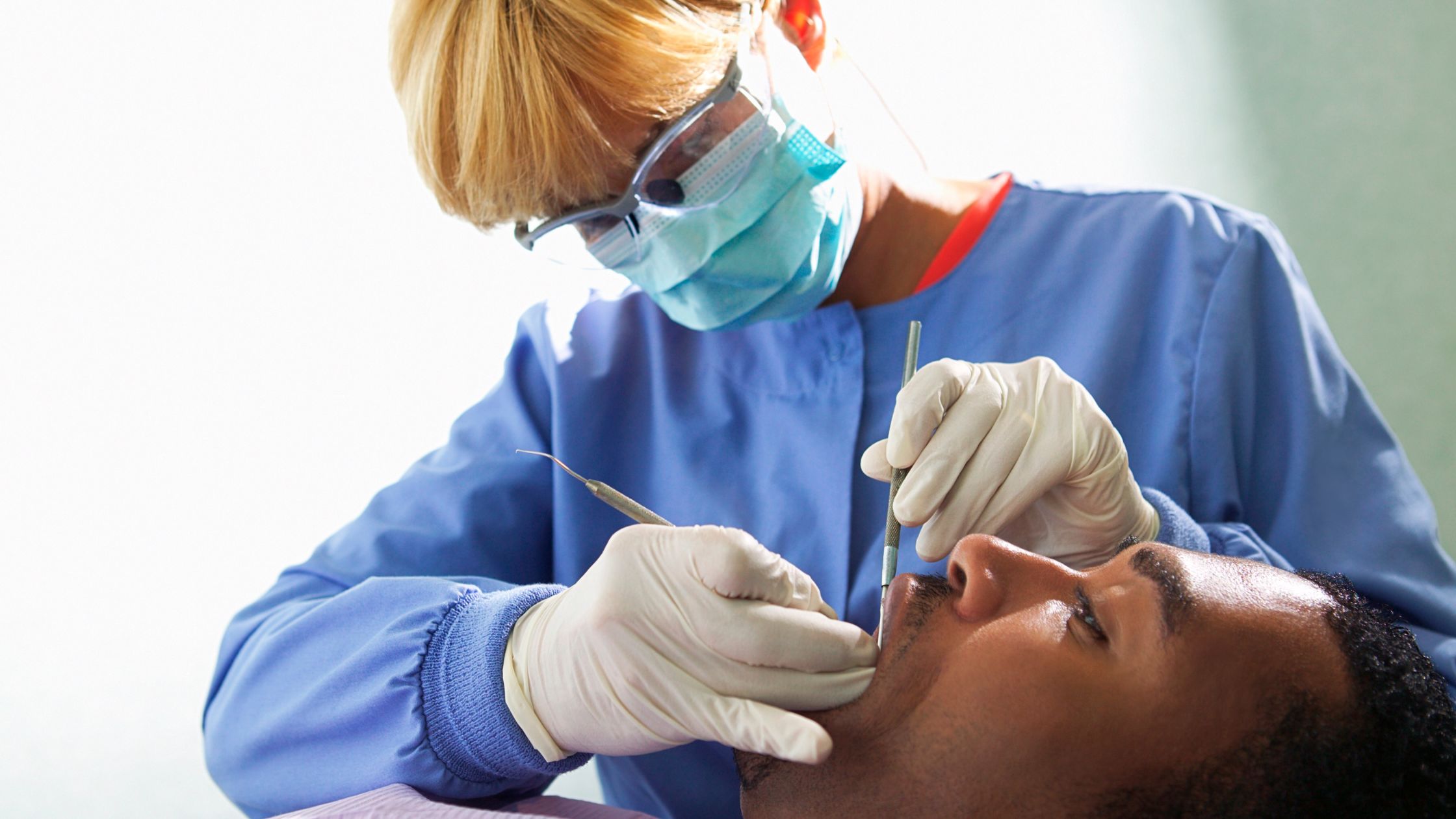The Benefits of Regular Visits to a Dental Hygienist for a Healthier Mouth