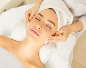 Deep Cleansing Facial with Extraction in Dubai