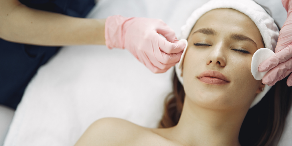 How does cold peel work on the skin?