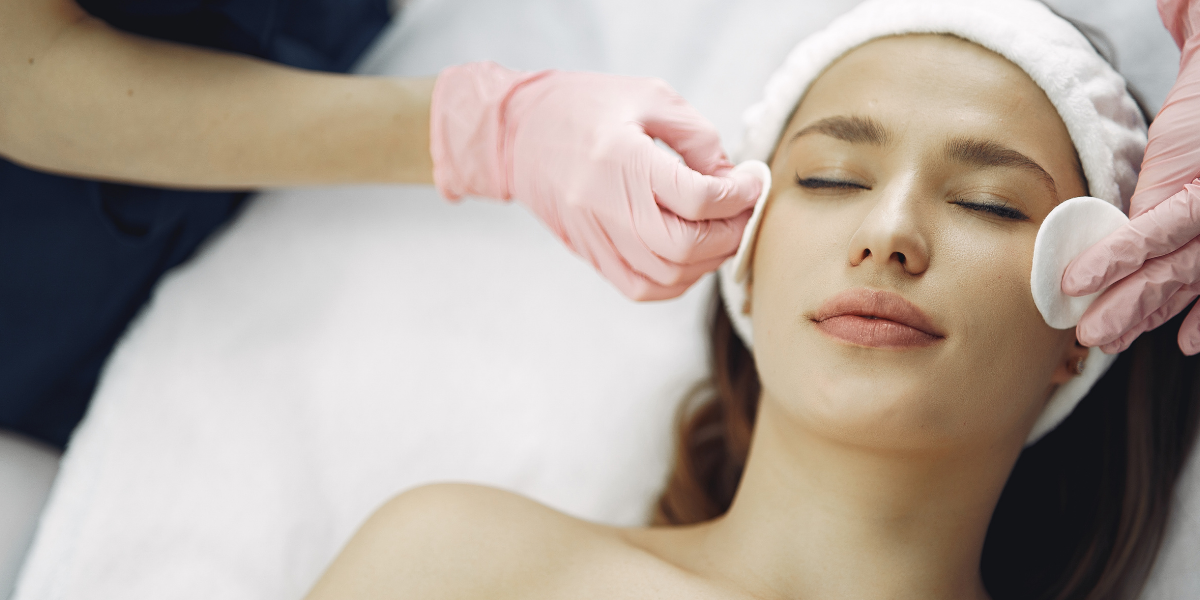 How does cold peel work on the skin?