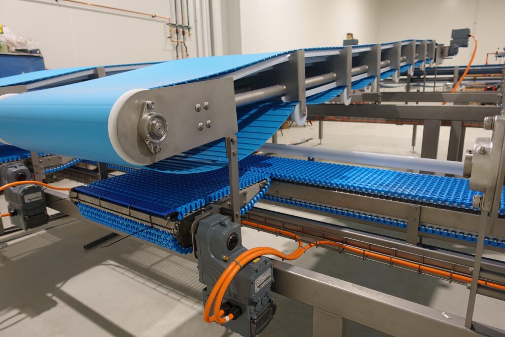 Comparing Spiral Conveyors with Traditional Vertical Conveying Systems