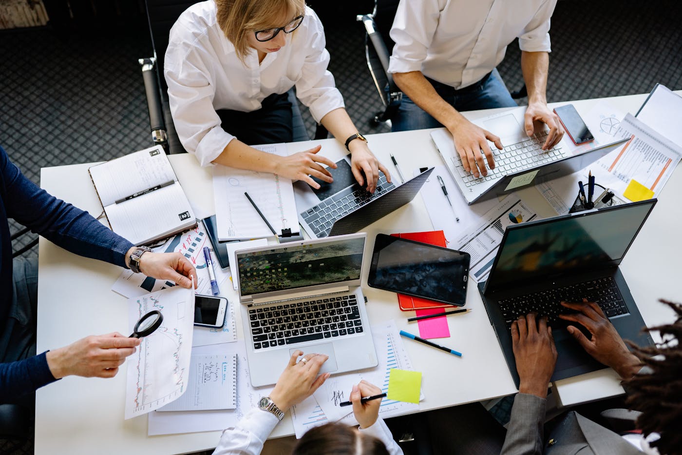 Top Reasons Tech Pros Choose FarCoder in 2025
