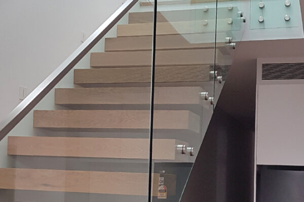 Why Frameless Glass Balustrade Sydney Is the Smart Choice for Your Home