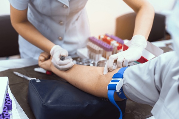 Blood Test at Home in Dubai – Check Your Hormones Easily