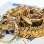 Is It Better to Sell Gold Near Me or Online?